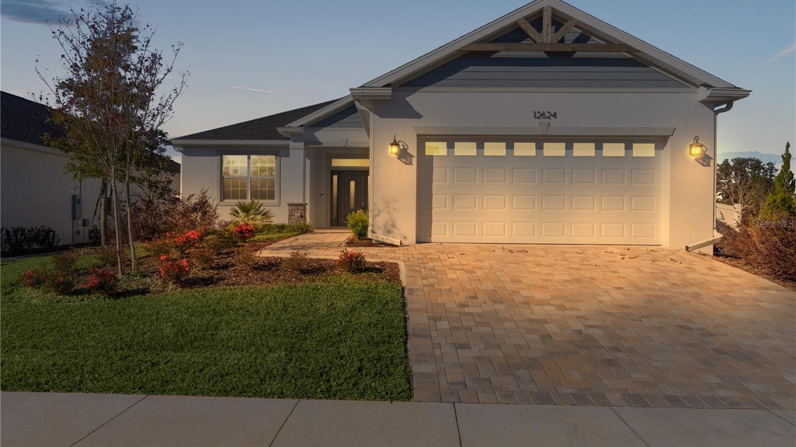 12624 NE 49th Dr, Oxford - front elevation at dusk